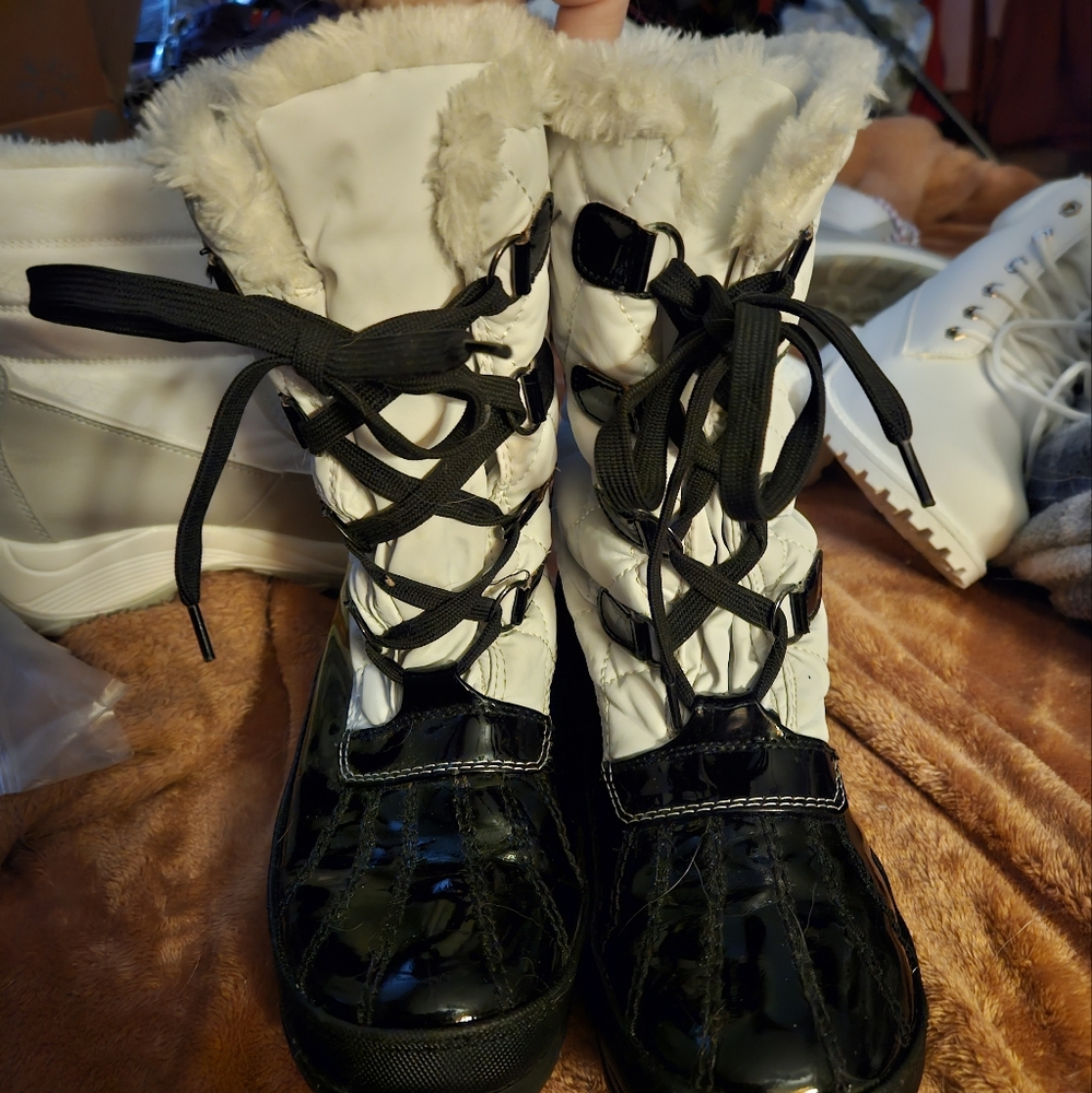 Totes, snow boots, size 9, black and white